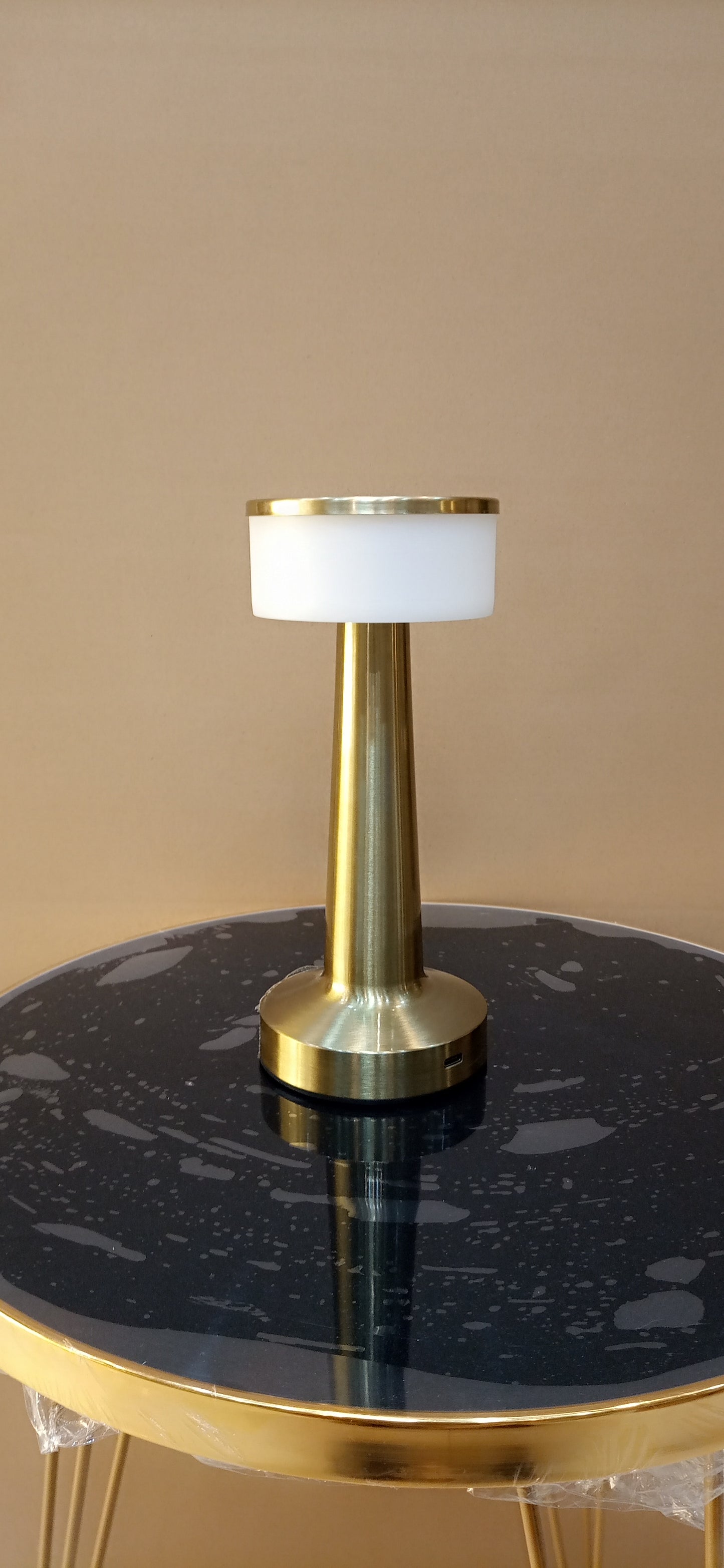 Modern LED Table Lamp – Wireless, Rechargeable & Dimmable for Study or Bedroom