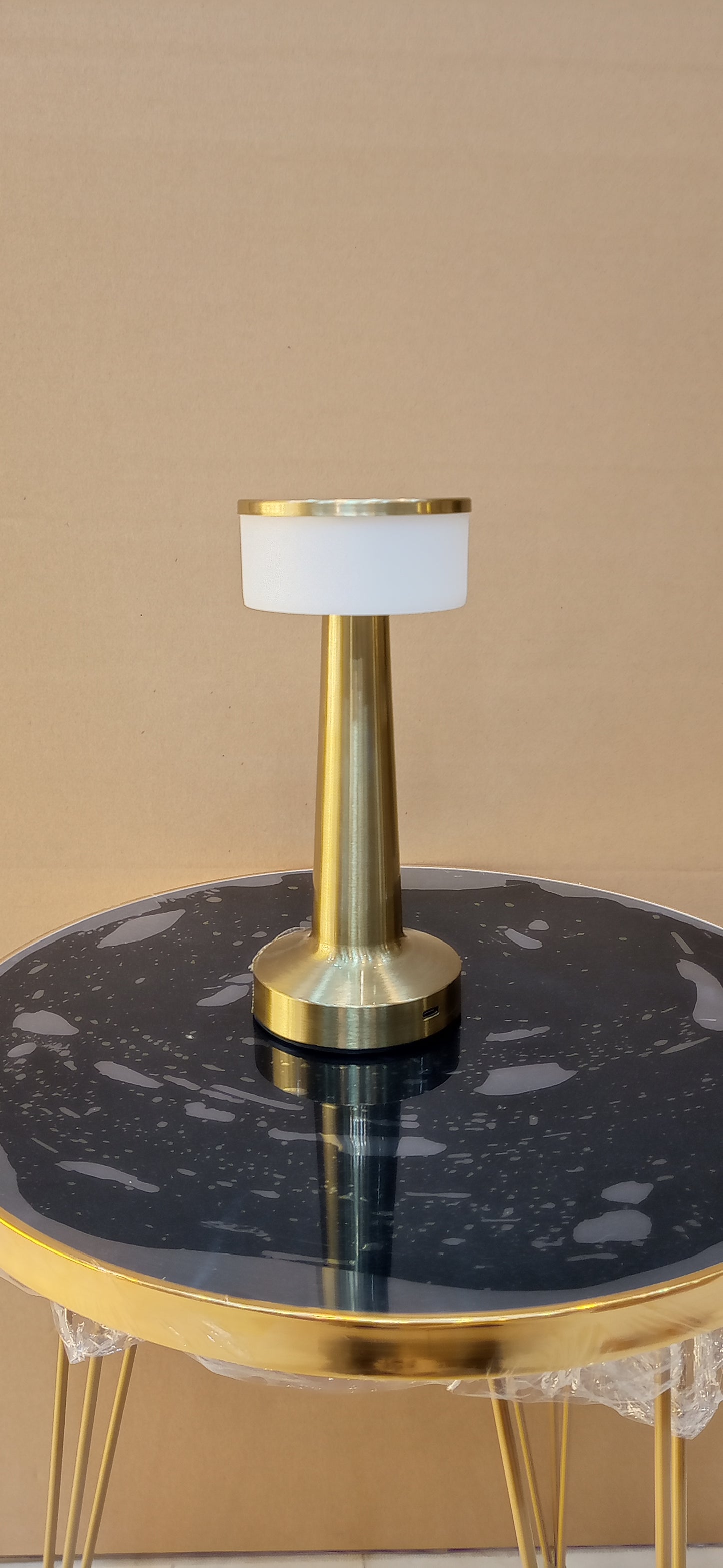 Modern LED Table Lamp – Wireless, Rechargeable & Dimmable for Study or Bedroom
