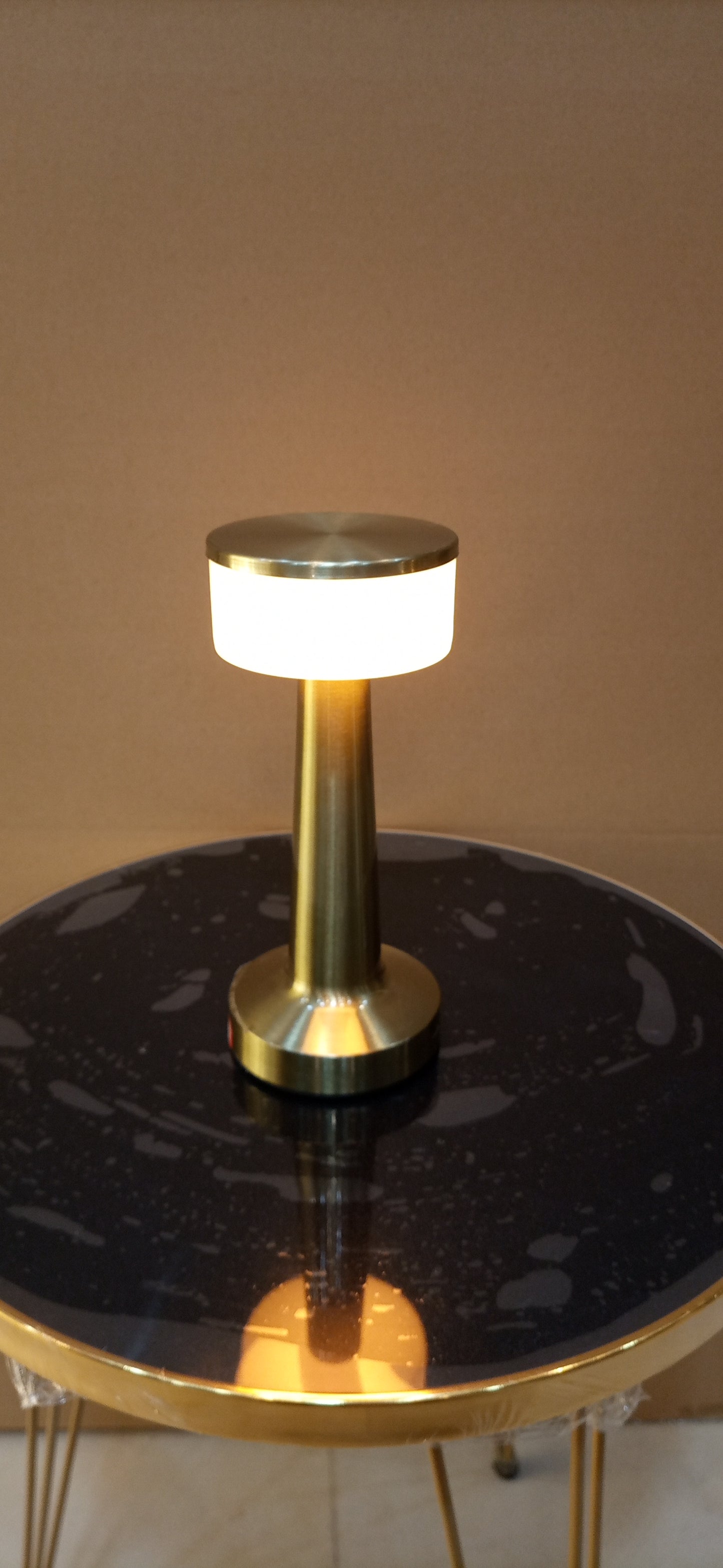 Modern LED Table Lamp – Wireless, Rechargeable & Dimmable for Study or Bedroom