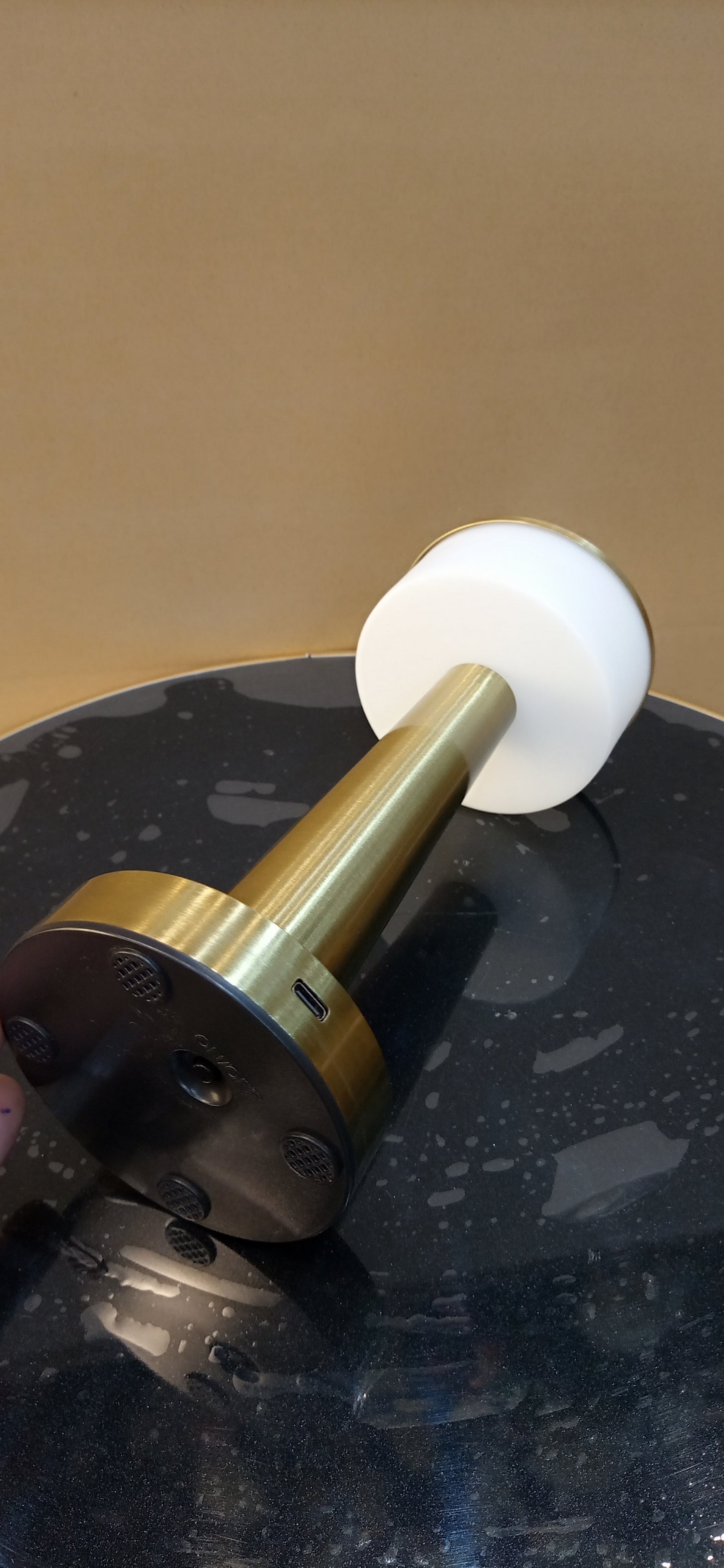 Modern LED Table Lamp – Wireless, Rechargeable & Dimmable for Study or Bedroom