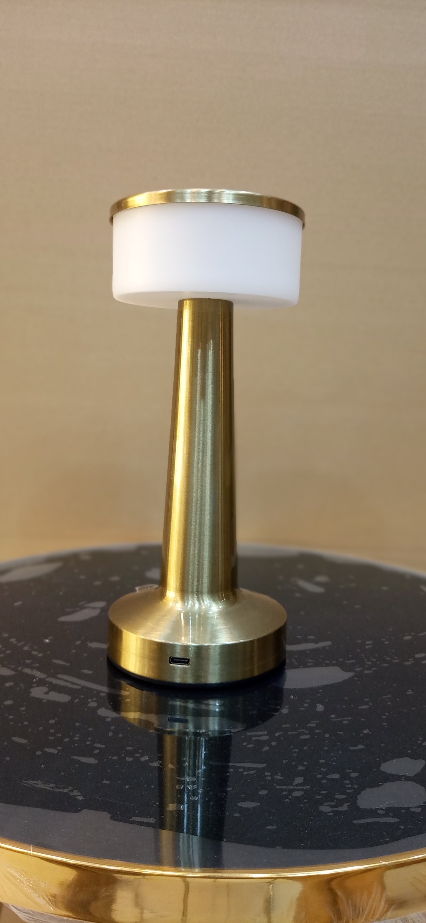Modern LED Table Lamp – Wireless, Rechargeable & Dimmable for Study or Bedroom