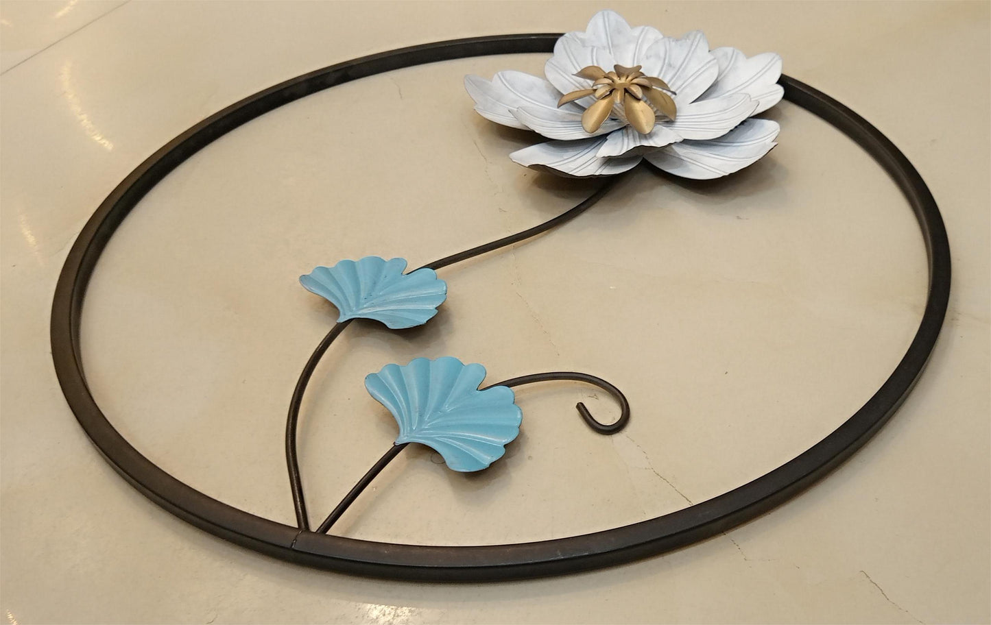 Elegant 17.5-Inch Round Metal Wall Panel Black Color – Unique Interior Design Piece (Copy)