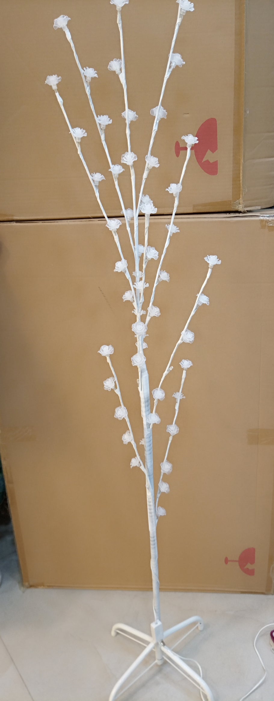 Modern LED Tree Lamp – Aesthetic Light Decor for Stylish Interiors, Living Room or Wedding Decor