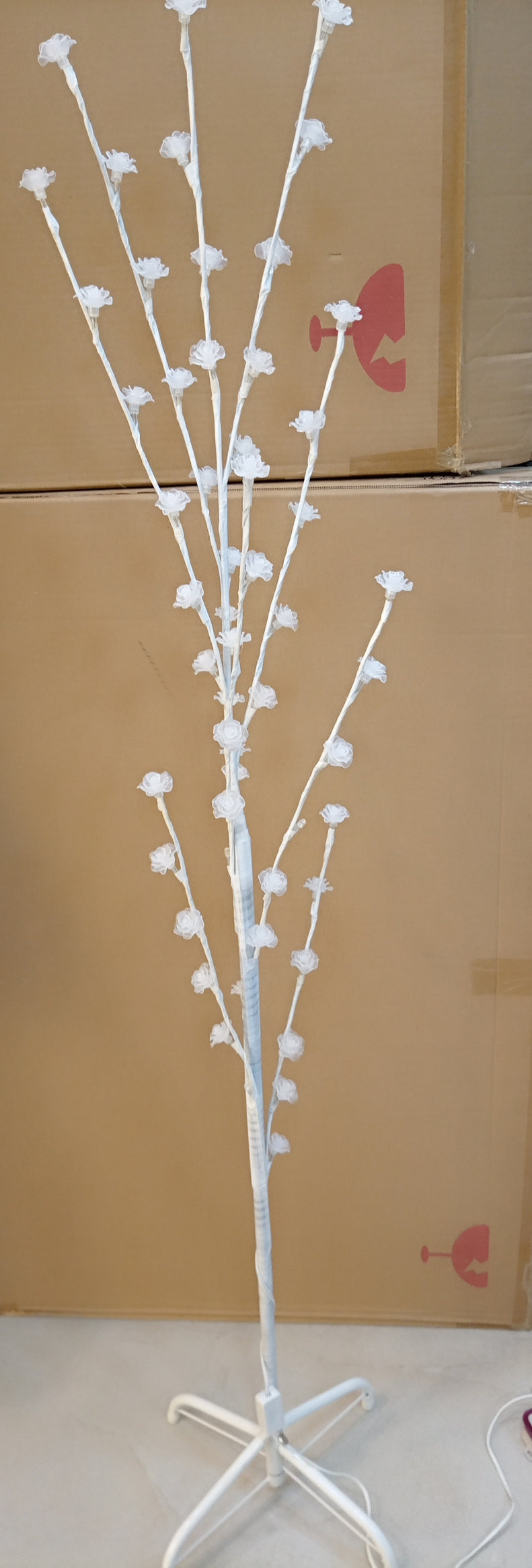 Modern LED Tree Lamp – Aesthetic Light Decor for Stylish Interiors, Living Room or Wedding Decor